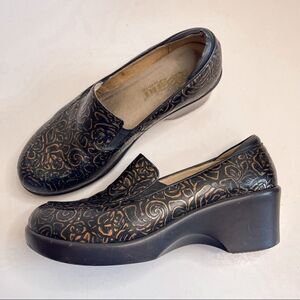 Alegria Emma Bronze Bouquet Clog 37